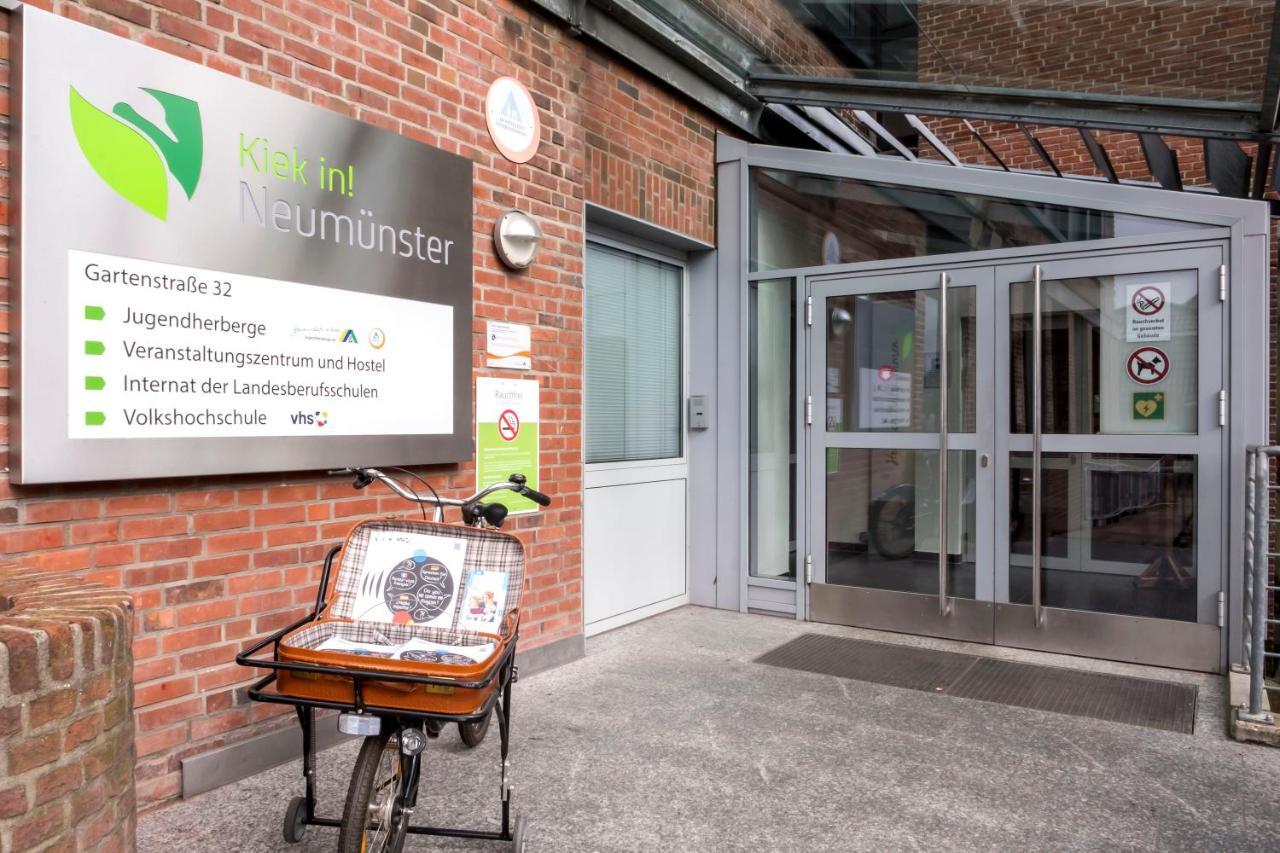 Neumünster Kiek In Aoer Jugendherberge & Hostel מראה חיצוני תמונה